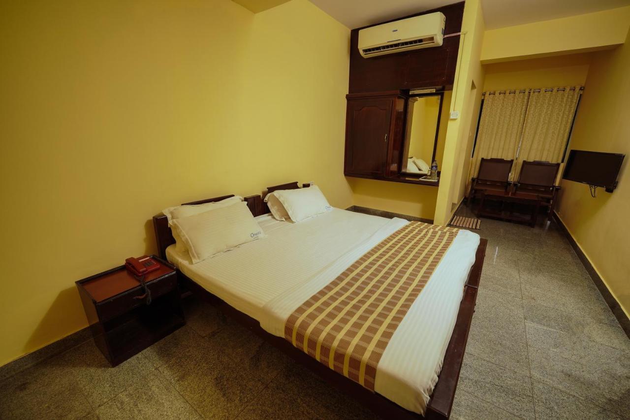 Hotel Oneiro Thrissur Exteriör bild