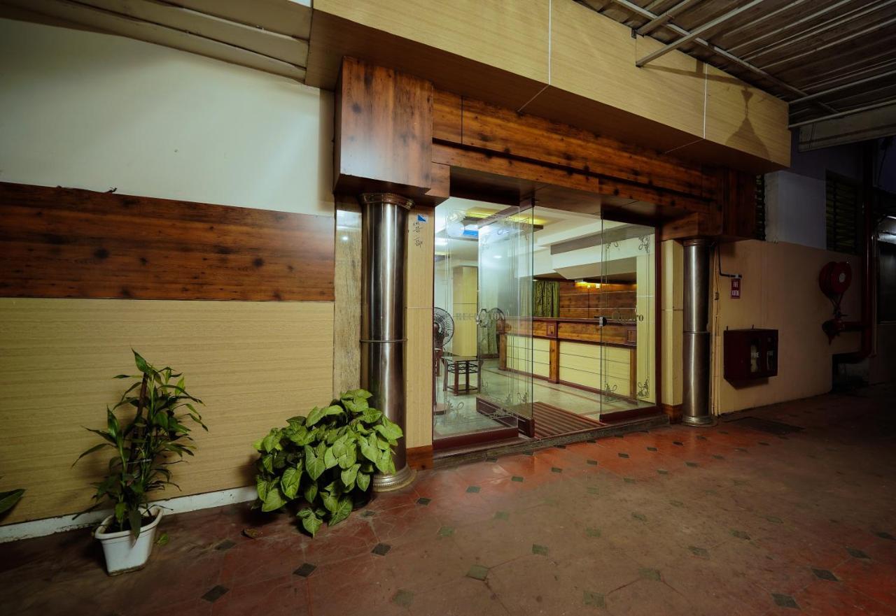 Hotel Oneiro Thrissur Exteriör bild